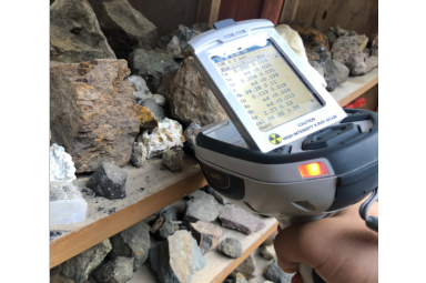 尼通 XL3t 手持式矿石光谱分析仪