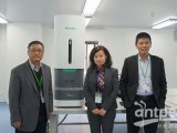 郑州安图生物工程股份有限公司总经理吴学炜（左）、分析测&nbsp;
